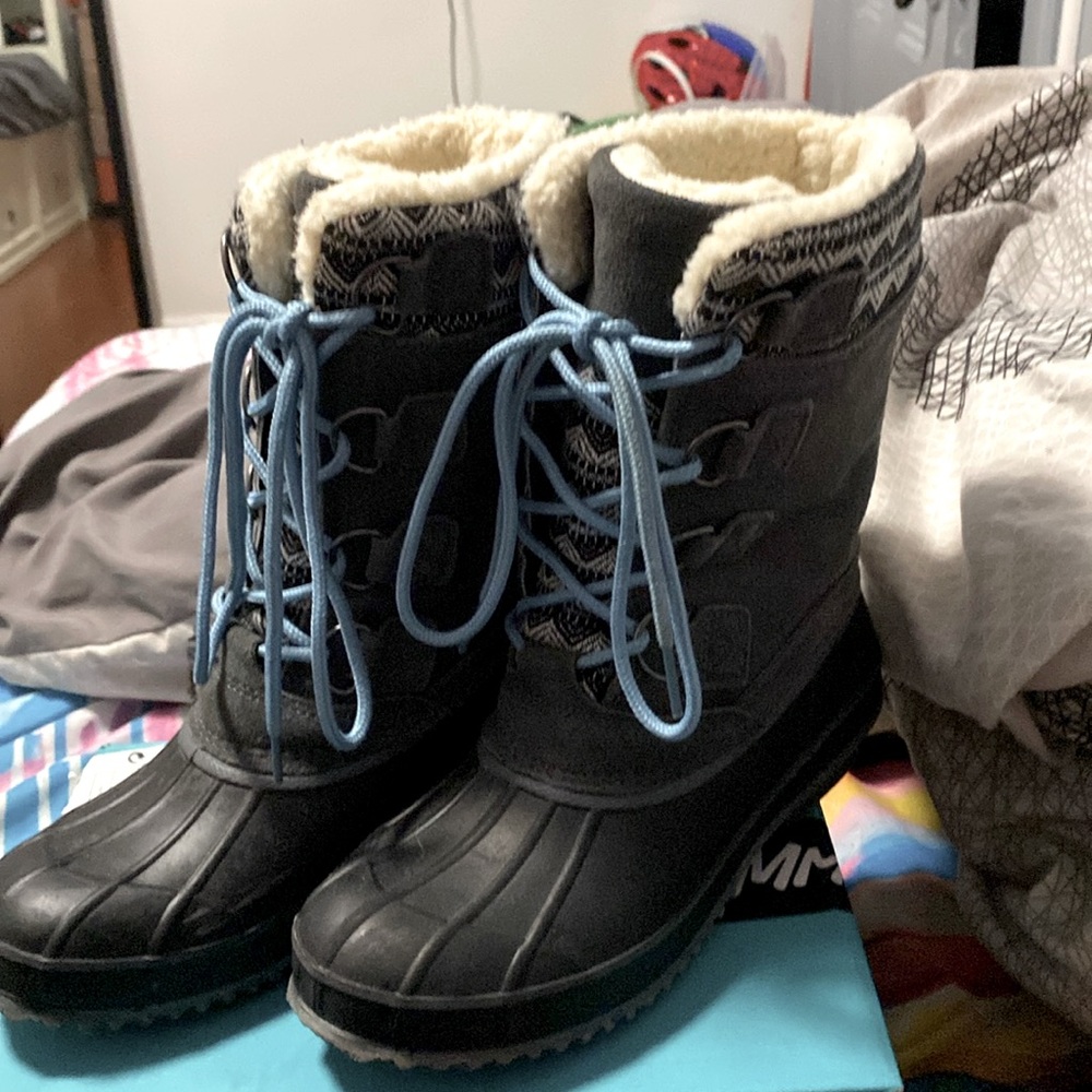 Snow boots, great condition, haven’t been used for women.